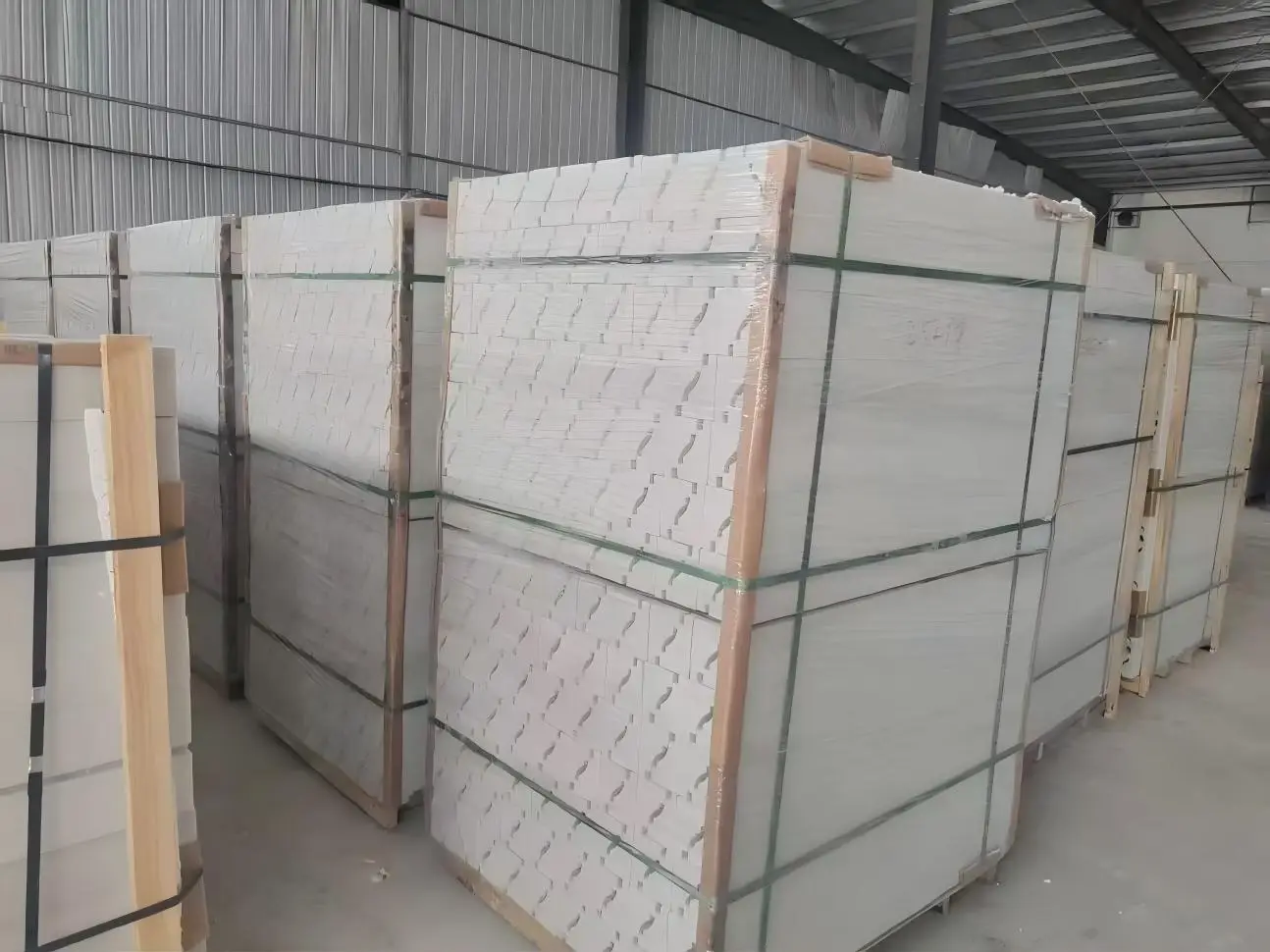 中雕新材料有限公司：發(fā)泡陶瓷外墻線條構(gòu)建專(zhuān)家，自建房/廠房外立面線條優(yōu)選方案
